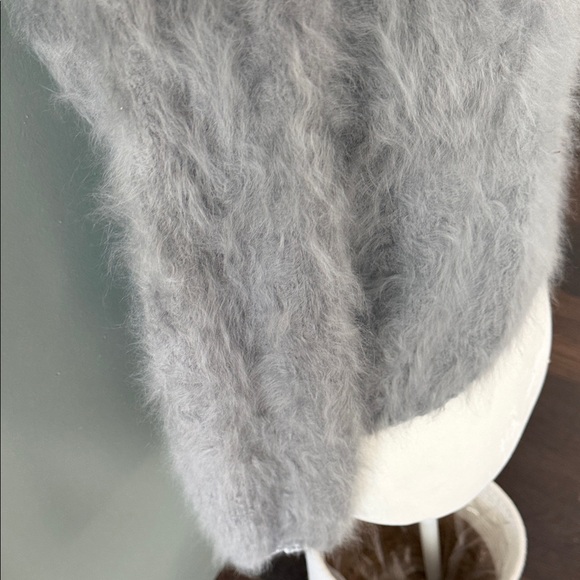 Soft Fuzzy Gray 💯 angora Cardigan, hand knitted - Picture 12 of 16